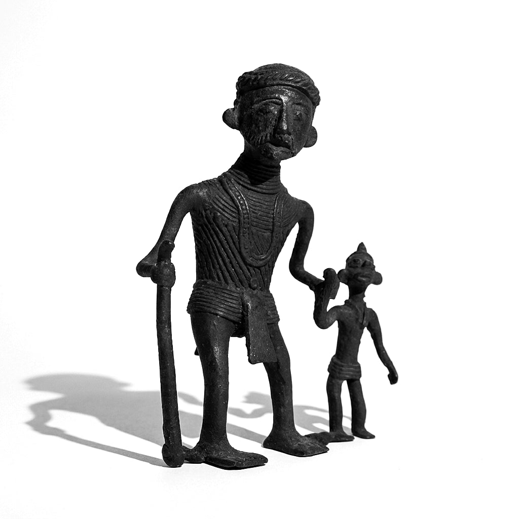Black Dhokra Tribal Grandfather & Grandson Figurine | Handmade Bronze Family Sculpture