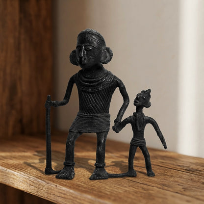 Black Dhokra Grandma & Grandson Figurine | Tribal Bronze Family Bonding Sculpture from Odisha