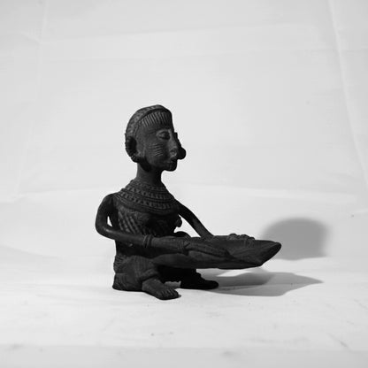 Black Dhokra Tribal Woman with Winnowing Tray – Handmade Bronze Figurine | Rare Black Dhokra Metal Craft