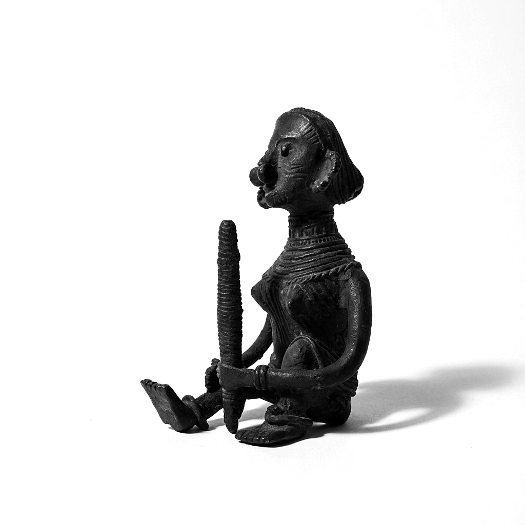 Black Dhokra Tribal Woman with Dhinki (Husk Lever) – Handmade Bronze Figurine | Rare Black Dhokra Metal Craft