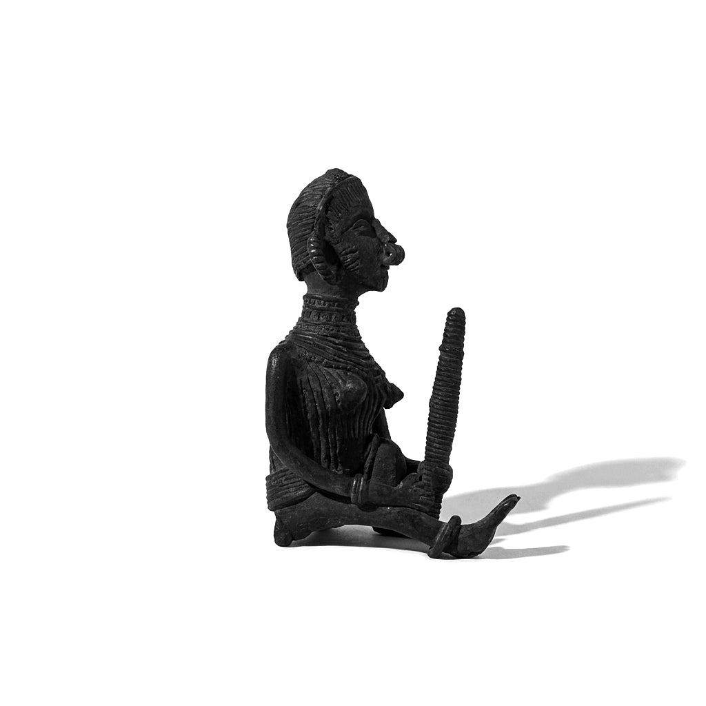 Black Dhokra Tribal Woman with Dhinki (Husk Lever) – Handmade Bronze Figurine | Rare Black Dhokra Metal Craft